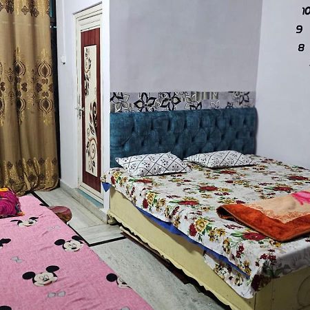 Aparna Niwas Home Stay Family Friendly Varanasi Exterior foto